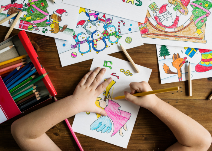 Activités enfants lors de l'arbre de Noël coloriages.